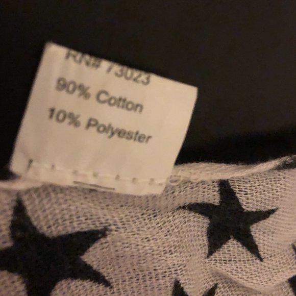 ⭐️Shimmery Scarf, white with black stars - Picture 2 of 4